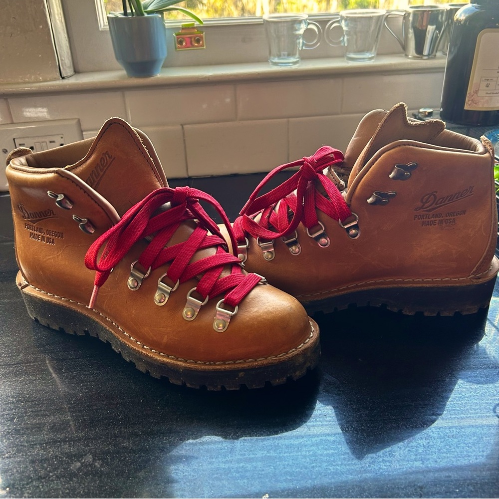 Danner Mountain Light Cascade Hiking Boots